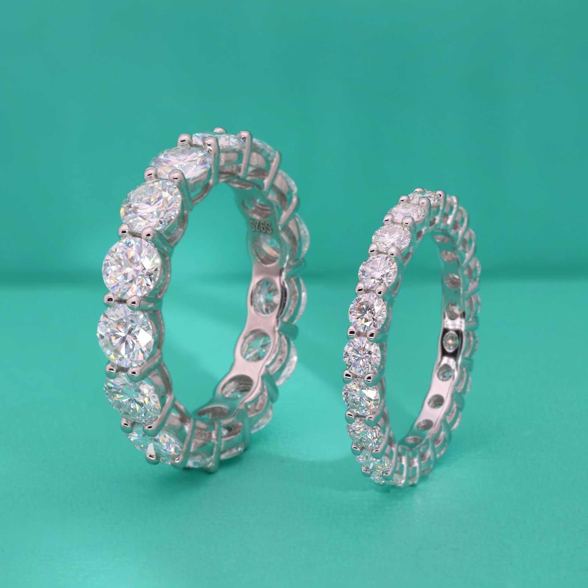 Full circle moissanite ring for women, closed-mouth live broadcast source, S925 pure silver plated with 950 gold, light luxury round thin style, delicate and compact.
